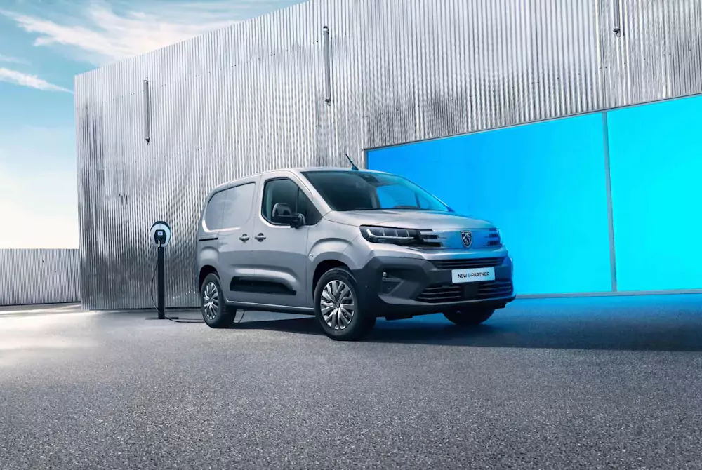 peugeot-e-partner Peugeot e-Partner a carregar