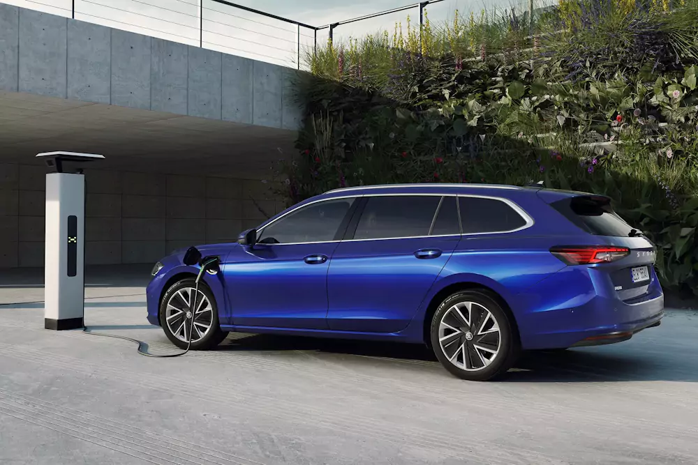 skoda-superb-phev Skoda Superb - hibrido plug in com maior autonomia