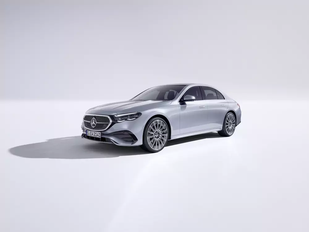 Mercedes-Benz Classe E híbrido plug-in em estúdio