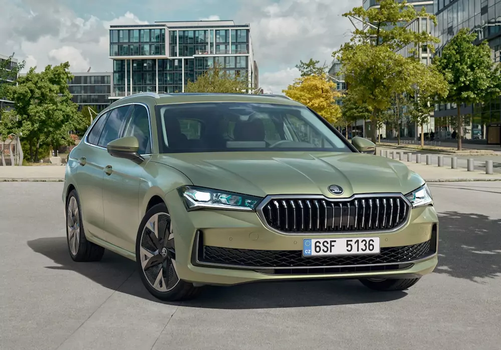 Škoda Superb iV híbrido plug-in vista de frente