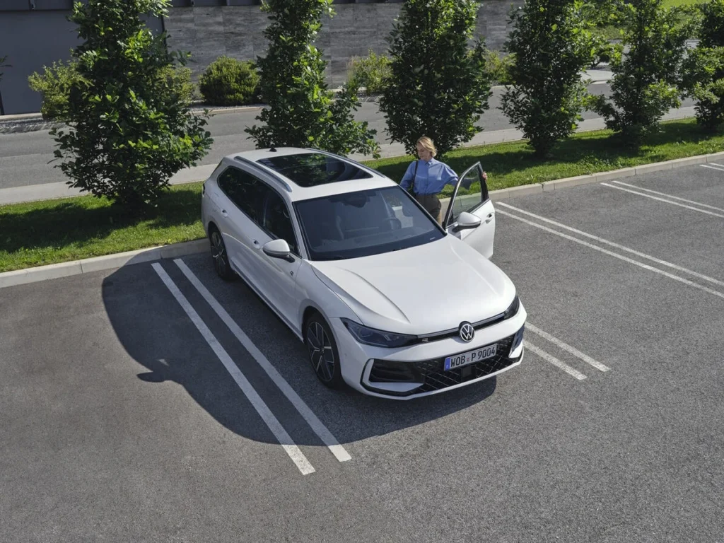 Volkswagen Passat eHybrid visto de frente