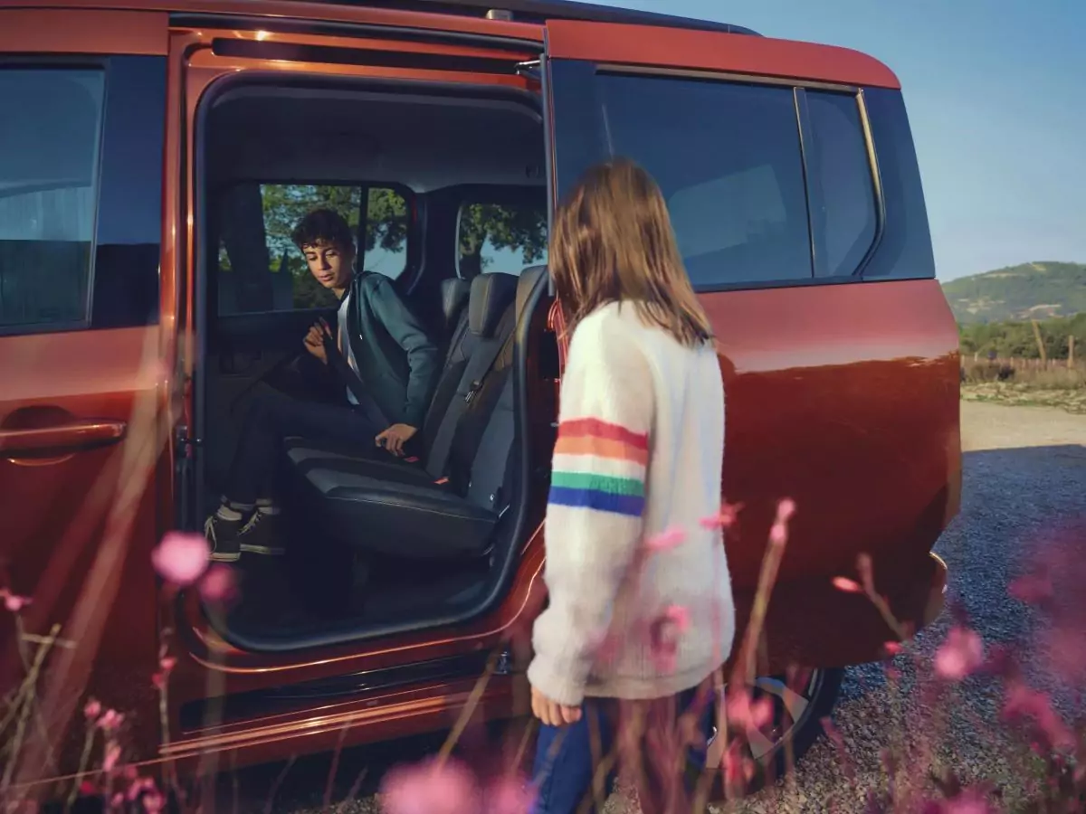 interior e bancos da carrinha Kangoo