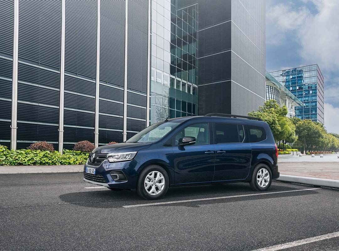 renault grand kangoo estacionado