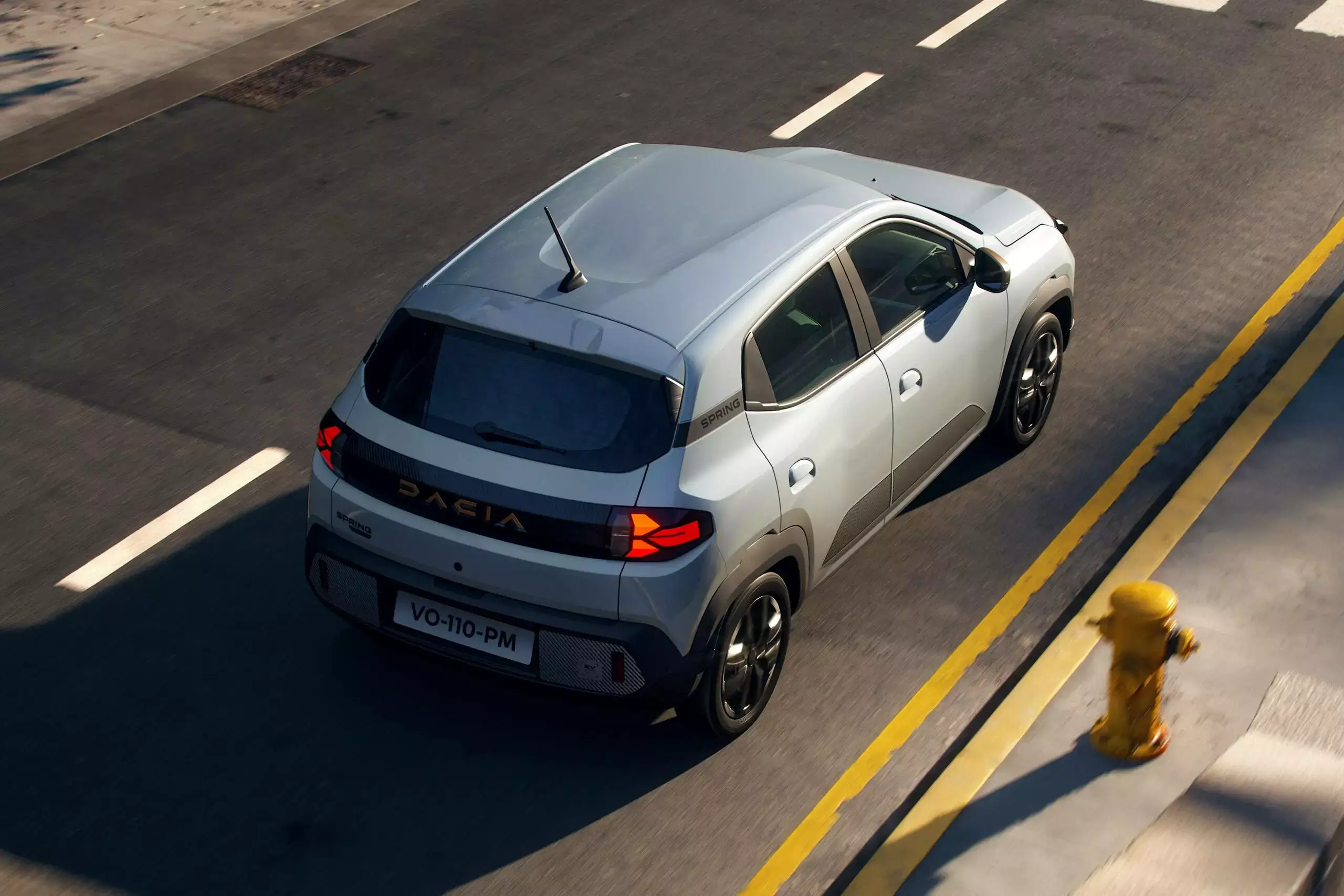 Dacia Spring 2026 visto de trás