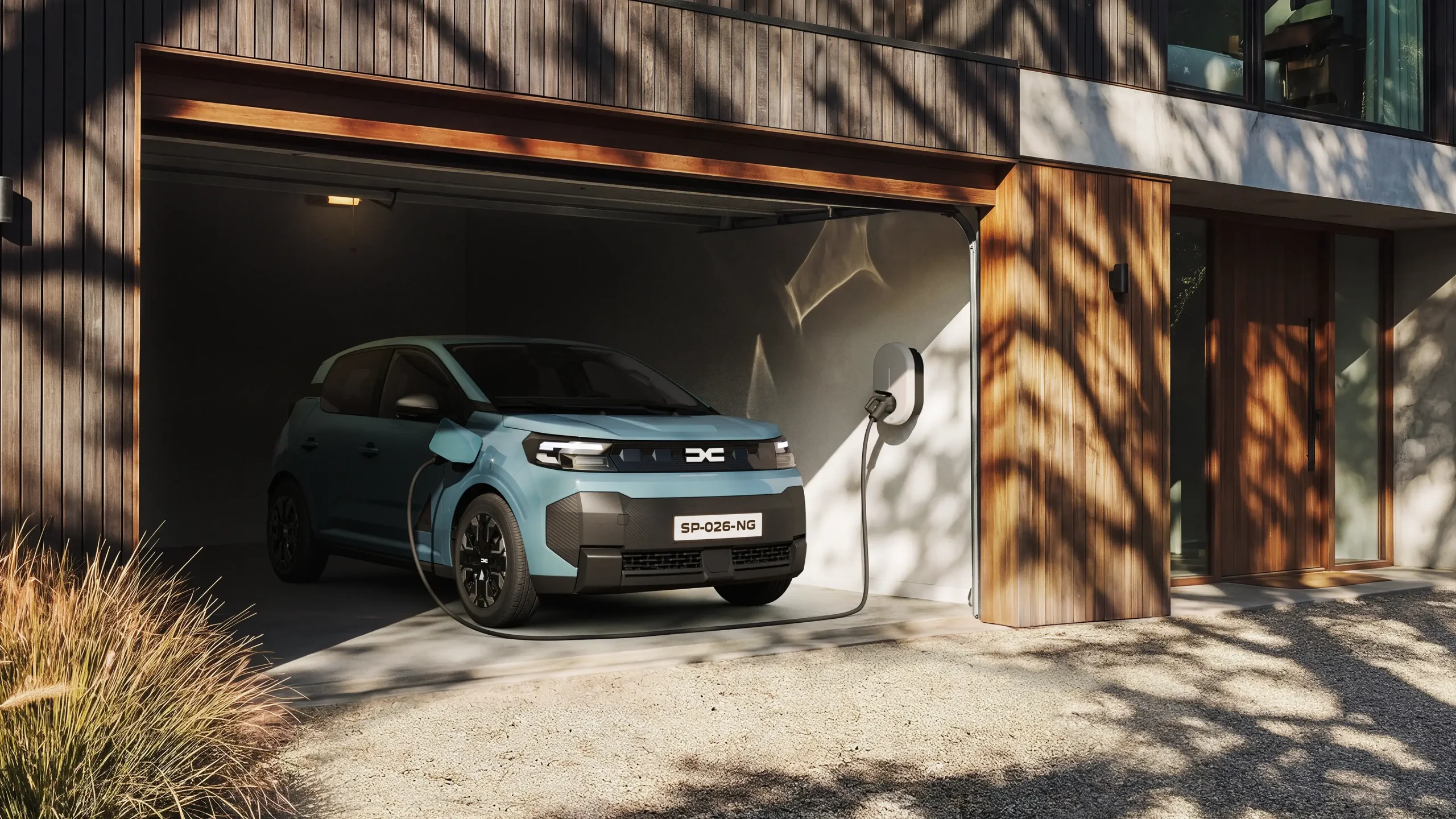 Novo Dacia Spring dentro de uma garagem a carregar