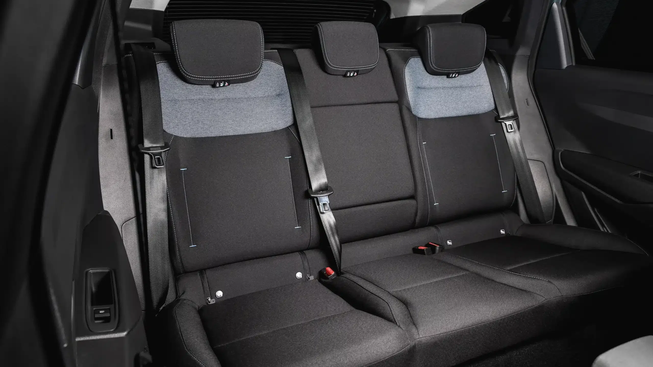 dacia-striker-5 Vista interior dos bancos traseiros do Dacia Striker