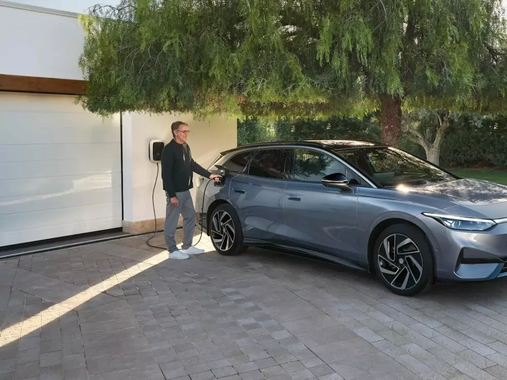 carregamento-volkswagen-eletrico Volkswagen elétrico a carregar