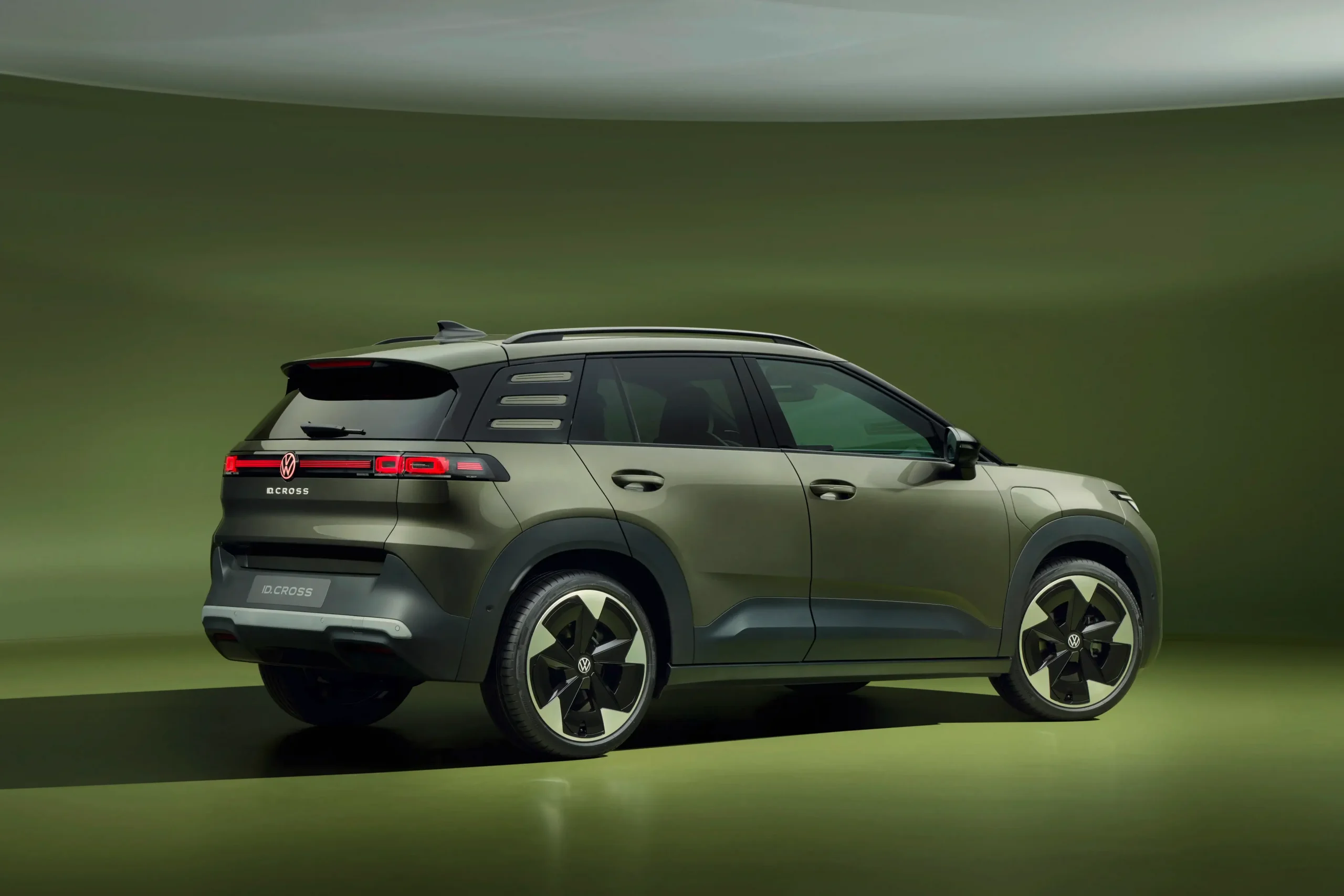 Volkswagen ID. Cross visto 3/4 de traseira