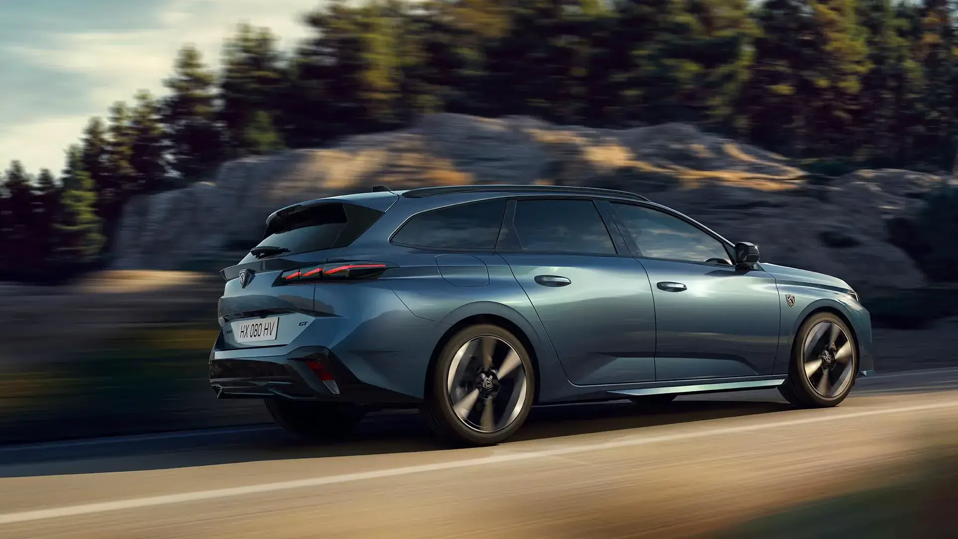 Novo Peugeot 308 SW 2025 vista lateral