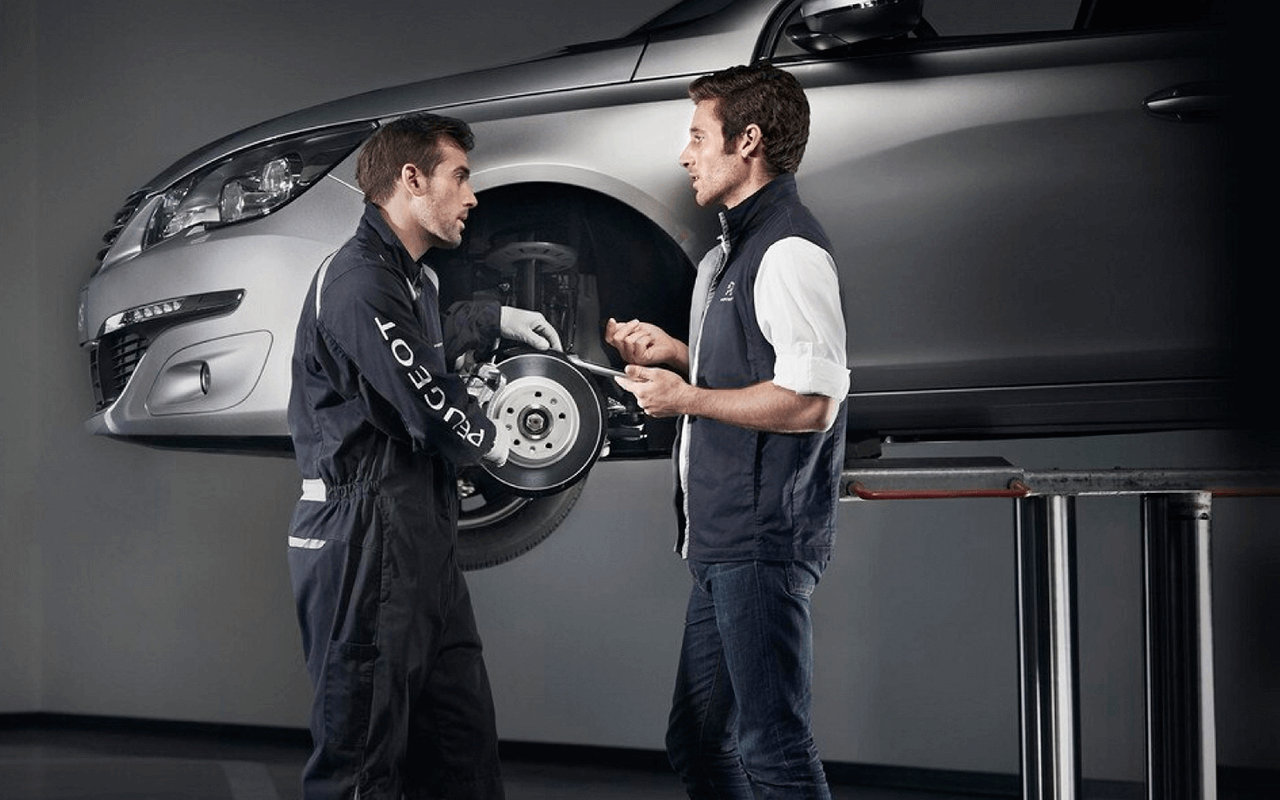 mecânico da oficina peugeot