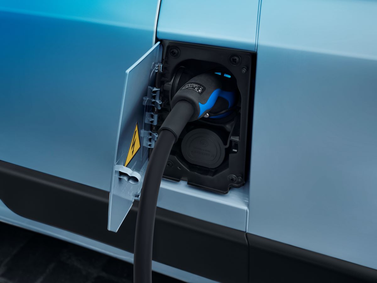 Peugeot e-boxer 100% elétrica a carregar