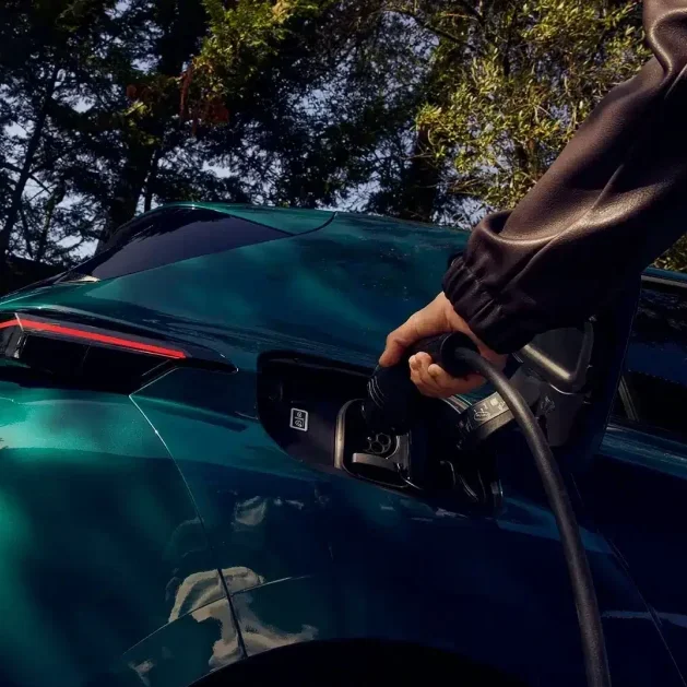 Peugeot E308 carregar