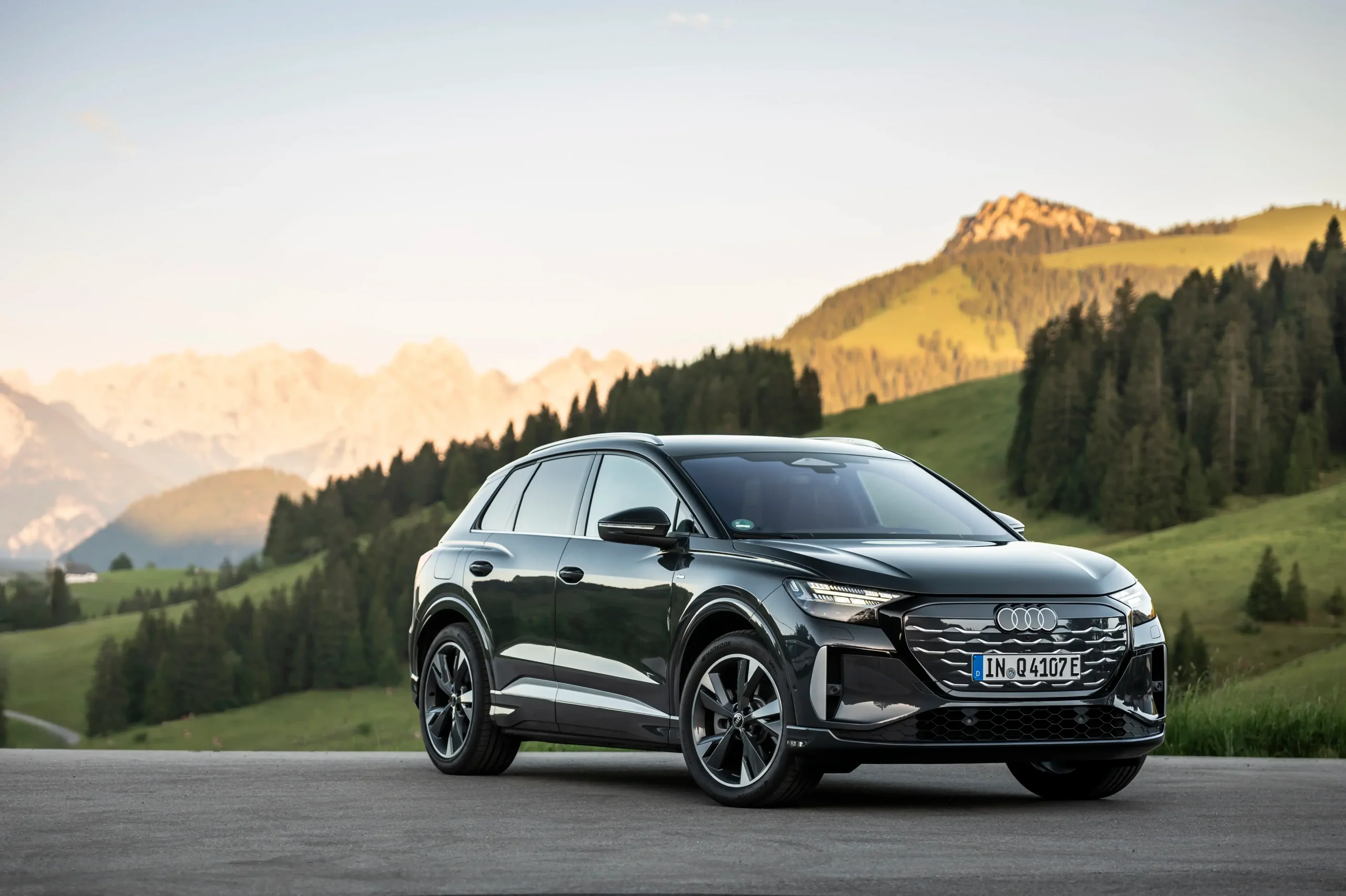 Novo Audi Q4 e-tron visto de frente