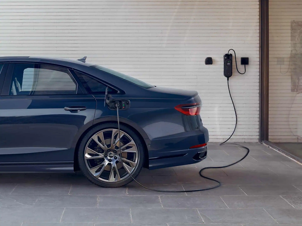 audi-a8-plug-in Audi A8 híbrido plug in a carregar
