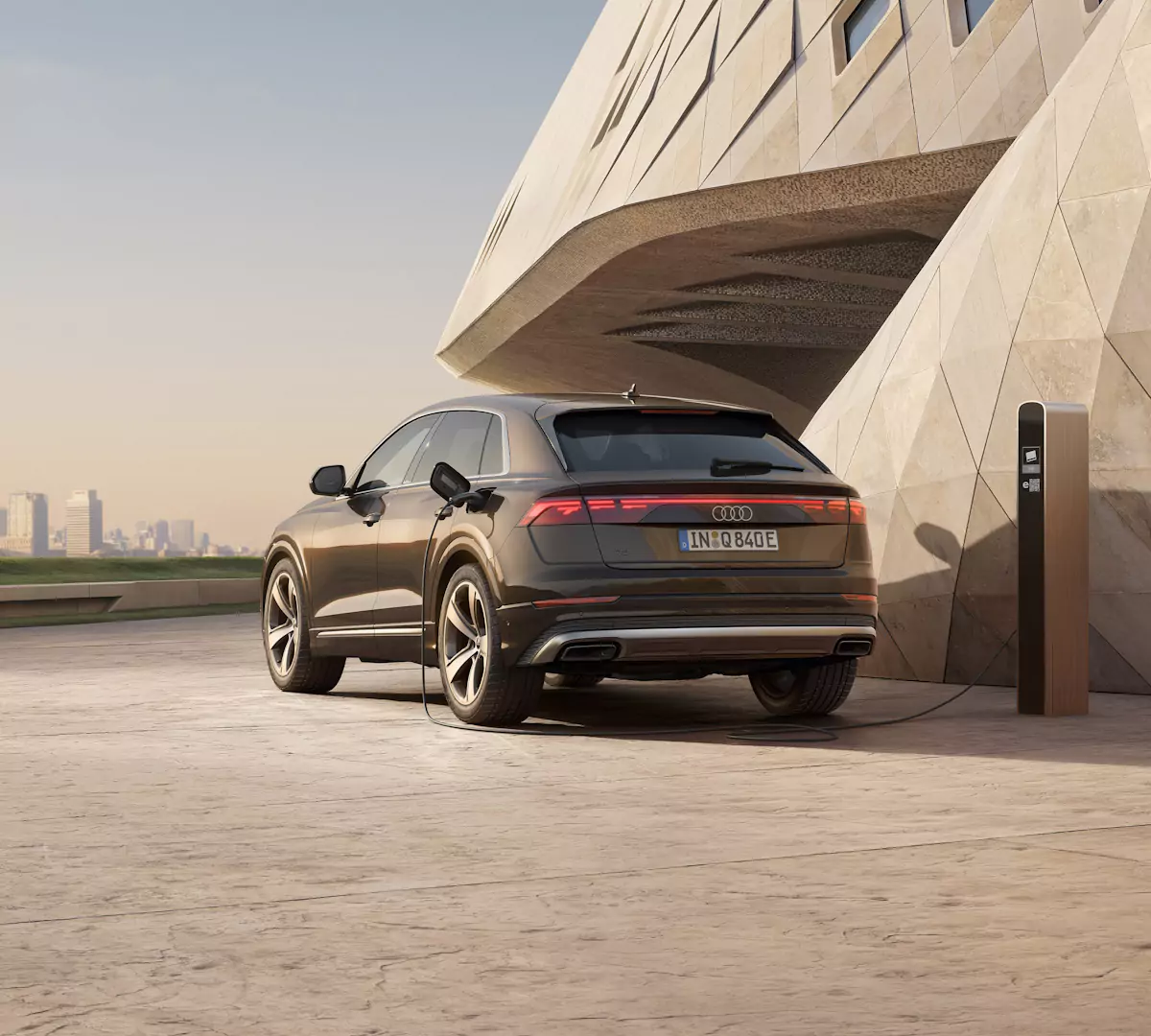 q8-hibrido Audi Q8 híbrido plug-in a carregar