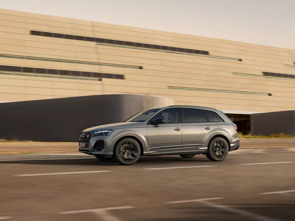 audi-q7-suv Audi Q7 SUV em andamento