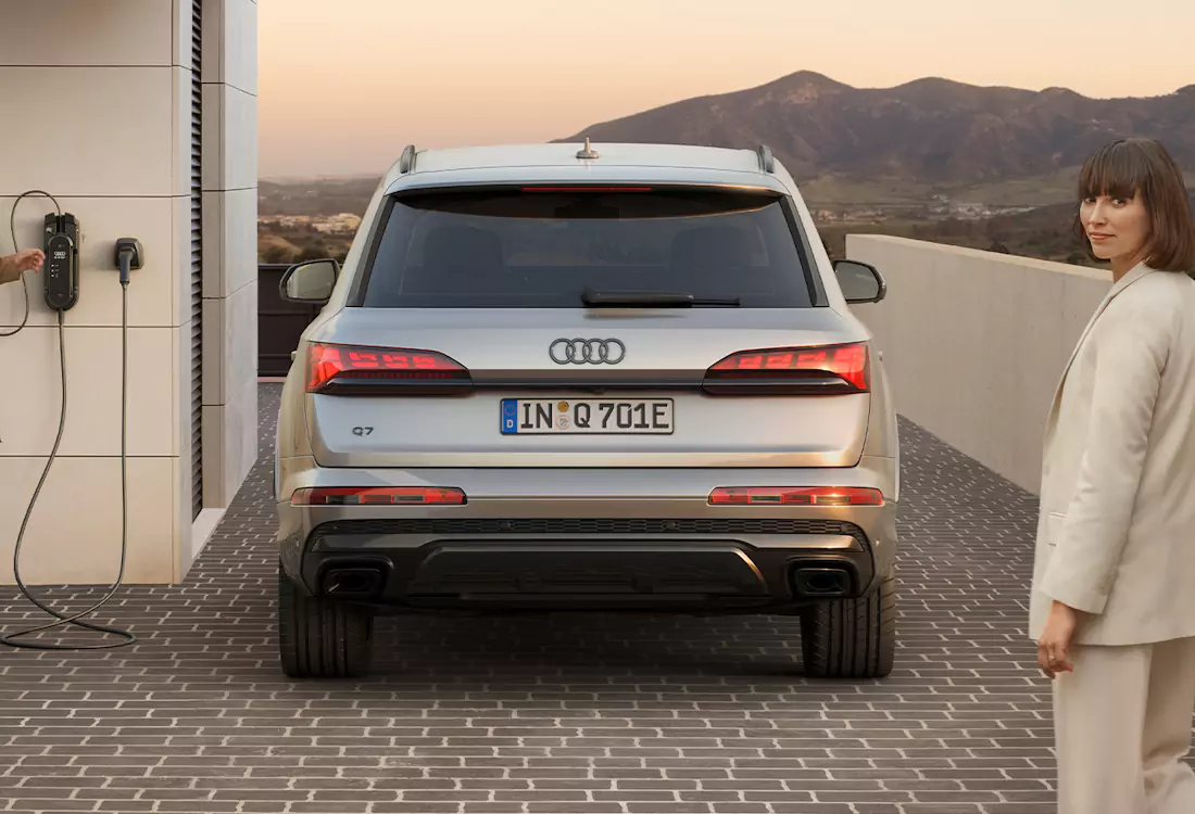 q7-tfsie Audi Q7 híbrido plug-in a carregar