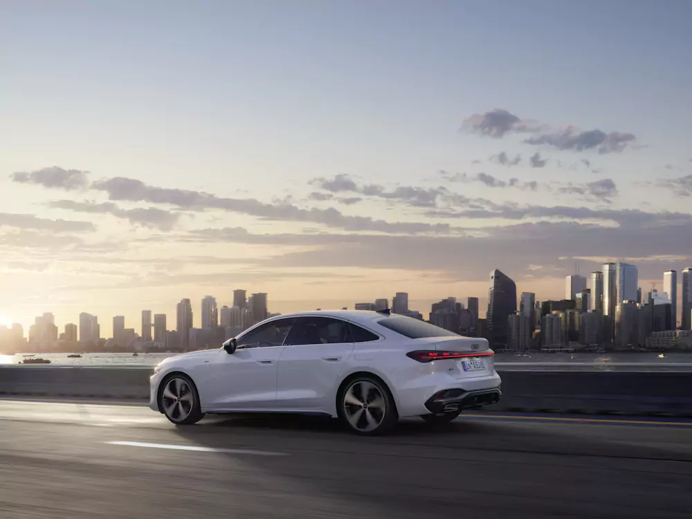 a5-limousine-e-hybrid Audi A5 Limousine híbrido plug in na estrada