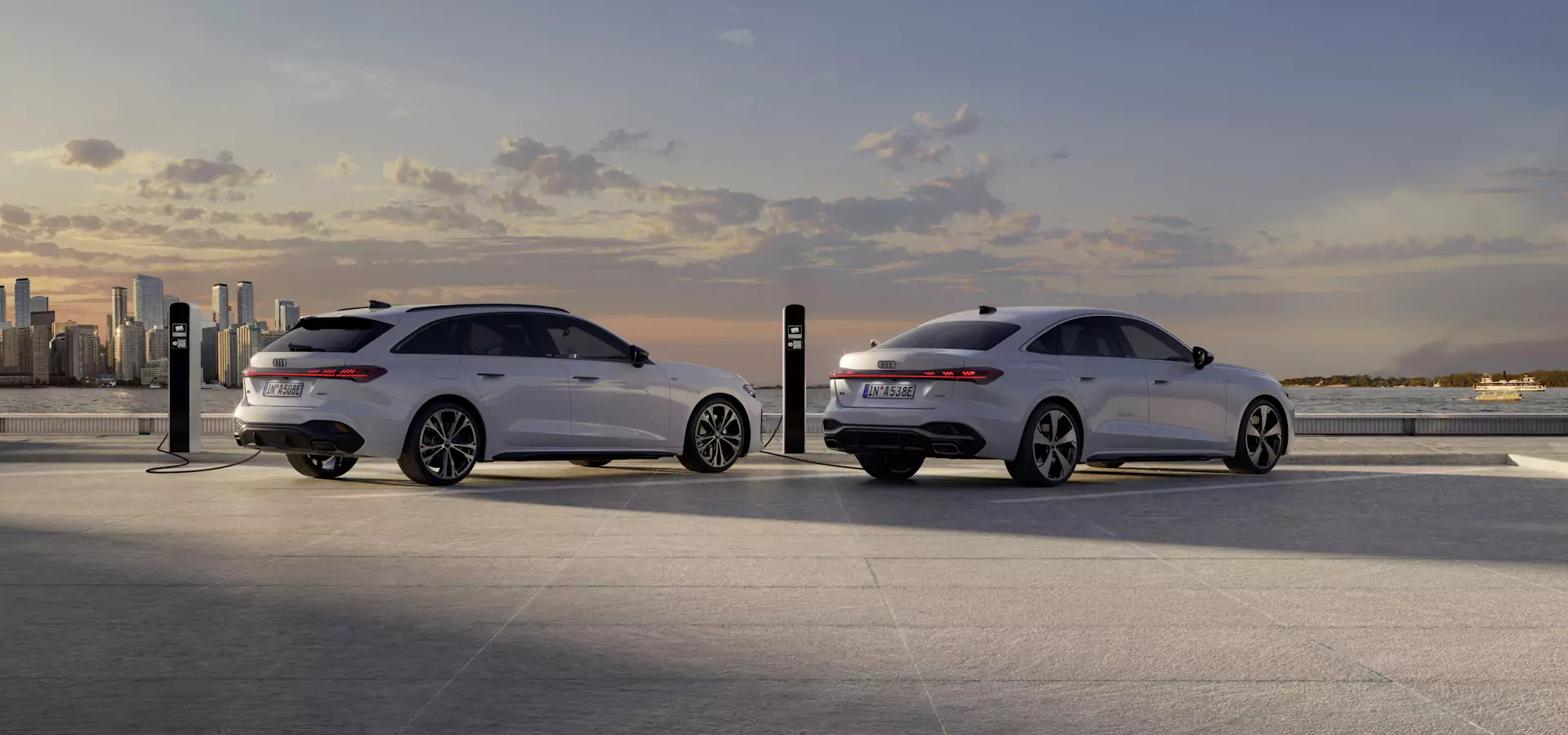 Audi A5 híbrido plug-in avant e limousine a carregar