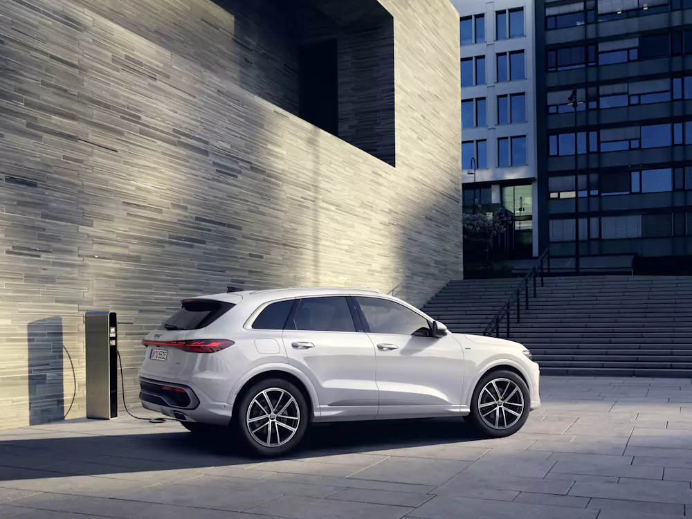 audi-q5-suv-hybrid Audi Q5 SUV hibrido plug in a carregar