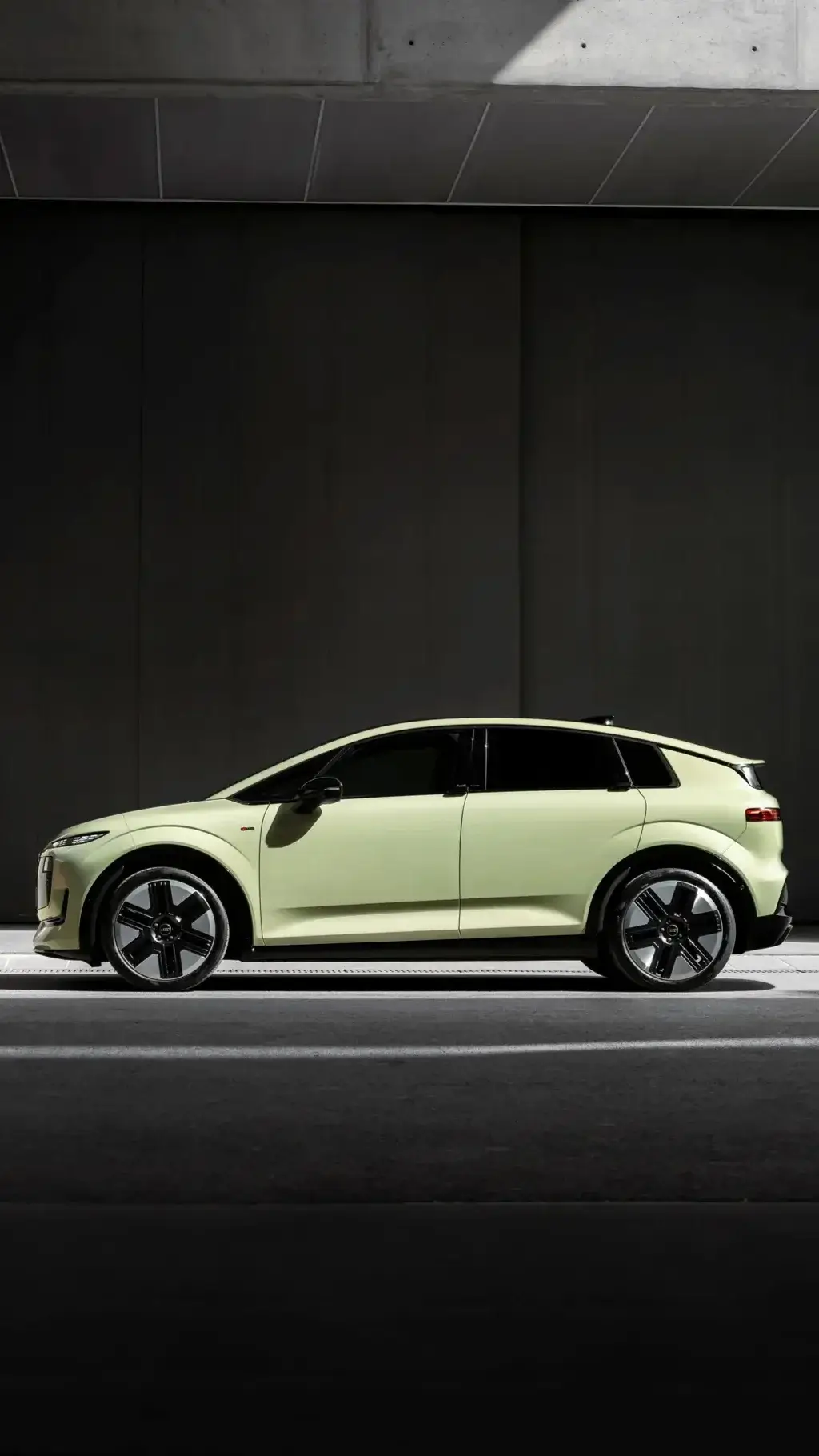 Audi A2 e-tron visto de lado