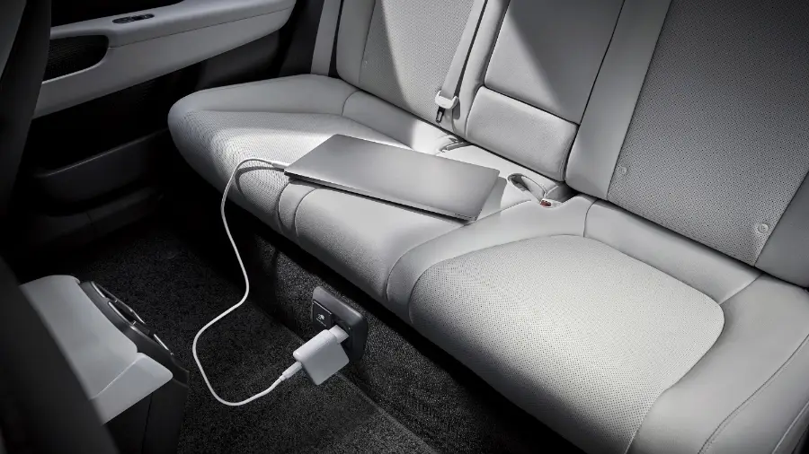 Computador a carregar no interior do Hyundai Ioniq 6