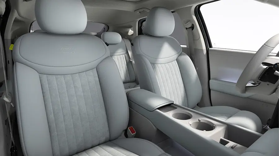 Vista interior dos bancos Hyundai IONIQ 3