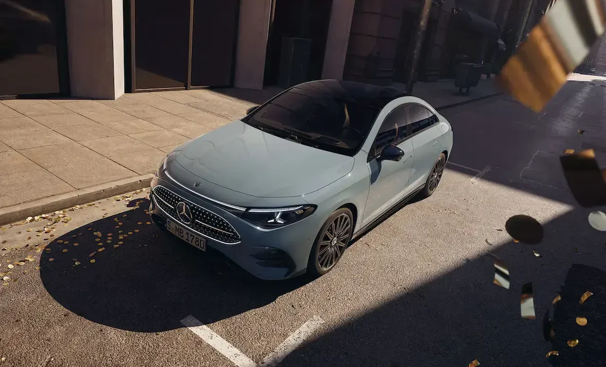 Mercedes-Benz CLA Coupé visto de frente e cima