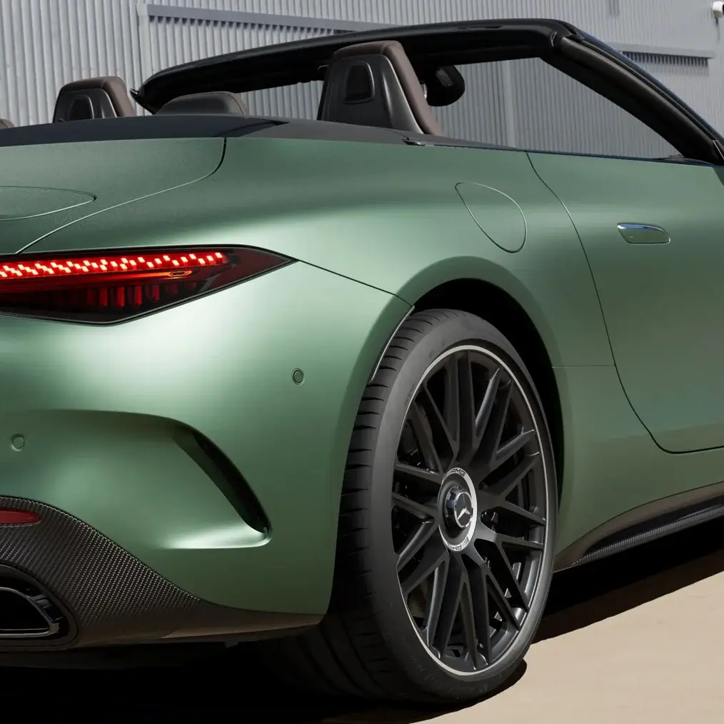 Vista aproximada detalhada da traseira do Mercedes-Benz AMG SL