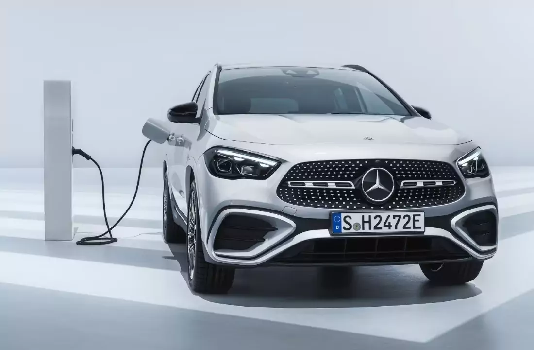 gla-hibrido-plug-in Mercedes GLA SUV híbrido plug in a carregar