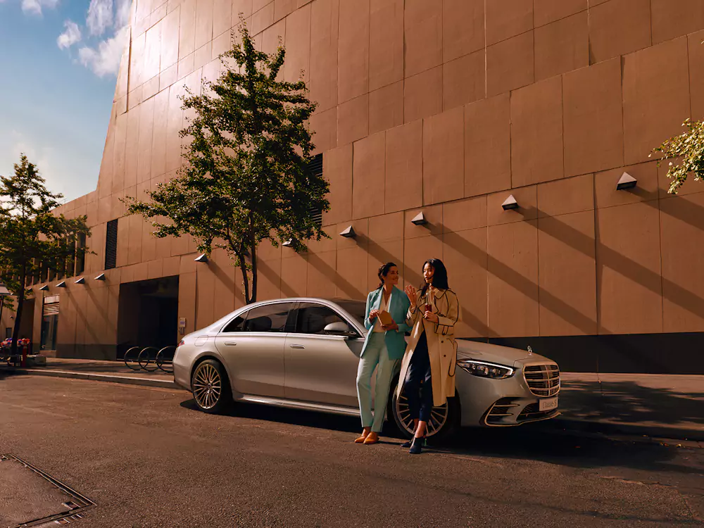 mb-classe-s Mercedes Classe S estacionado na rua