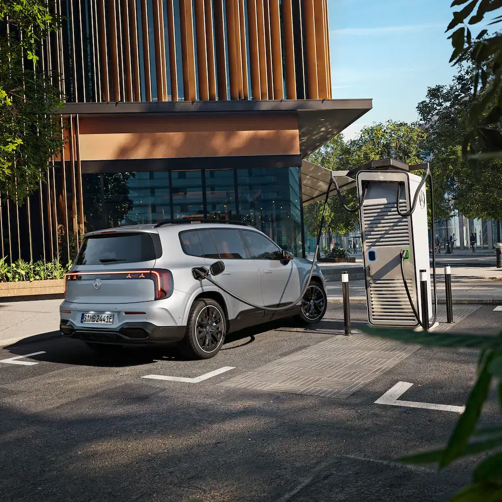 Mercedes-Benz GLB elétrico a carregar