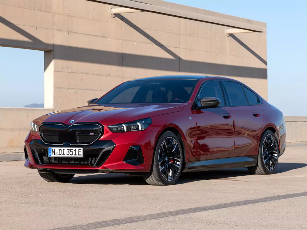 BMW i5 M60 em vermelho
