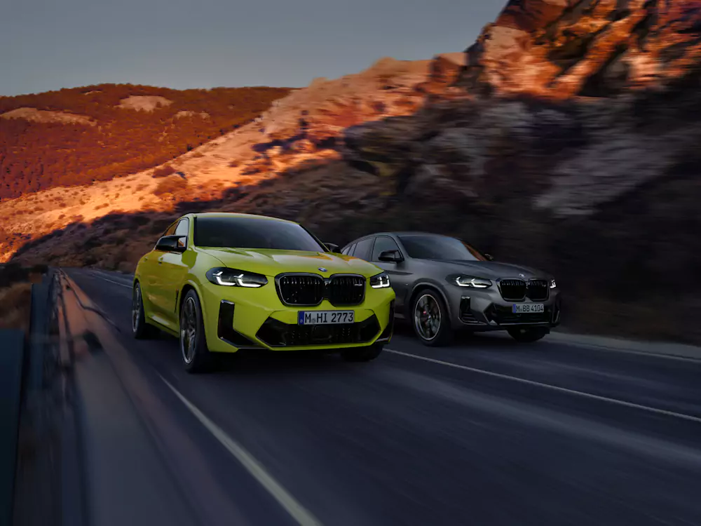 BMW X4 M em andamento na estrada