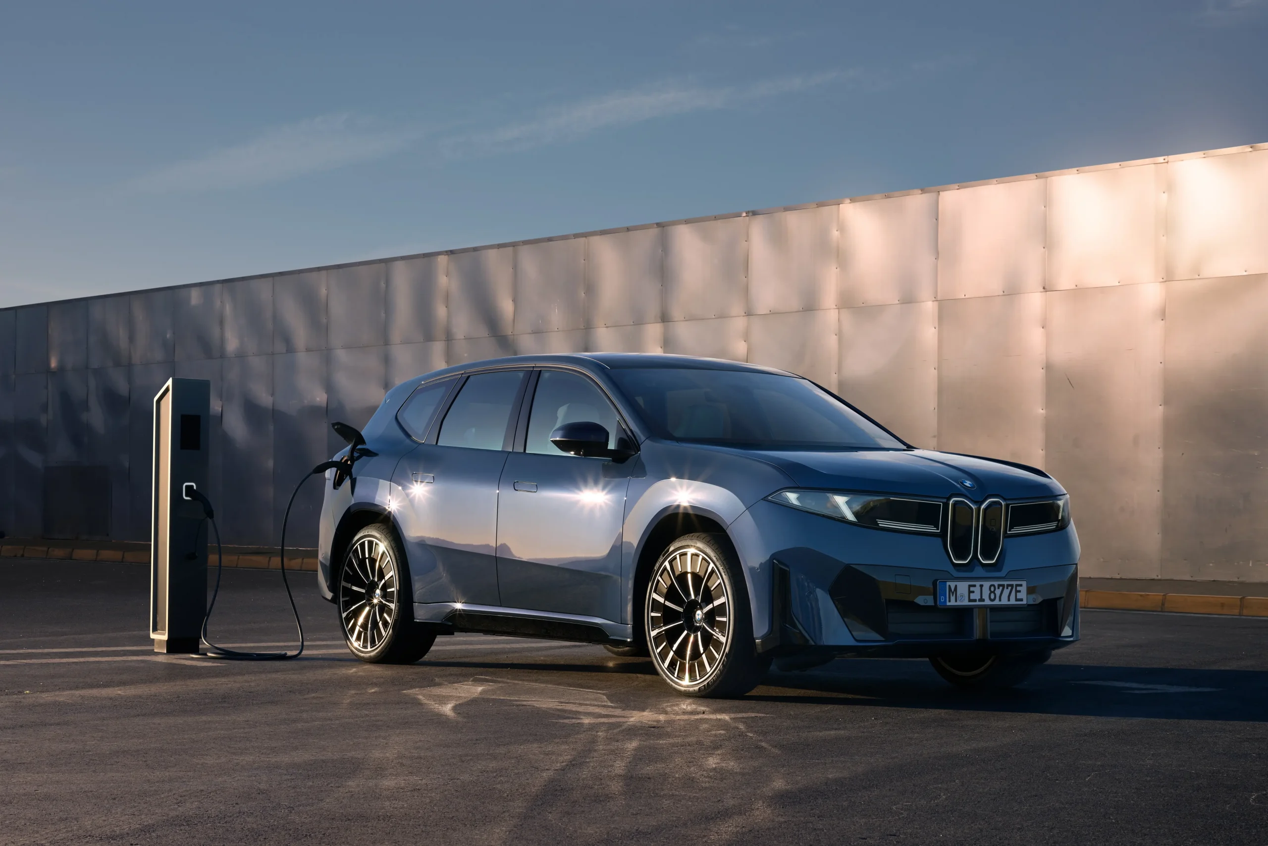 BMW iX3 a carregar
