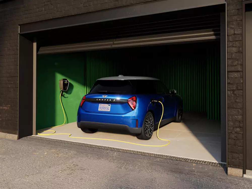 mini-cooper-electrico MINI Cooper elétrico a carregar numa garagem