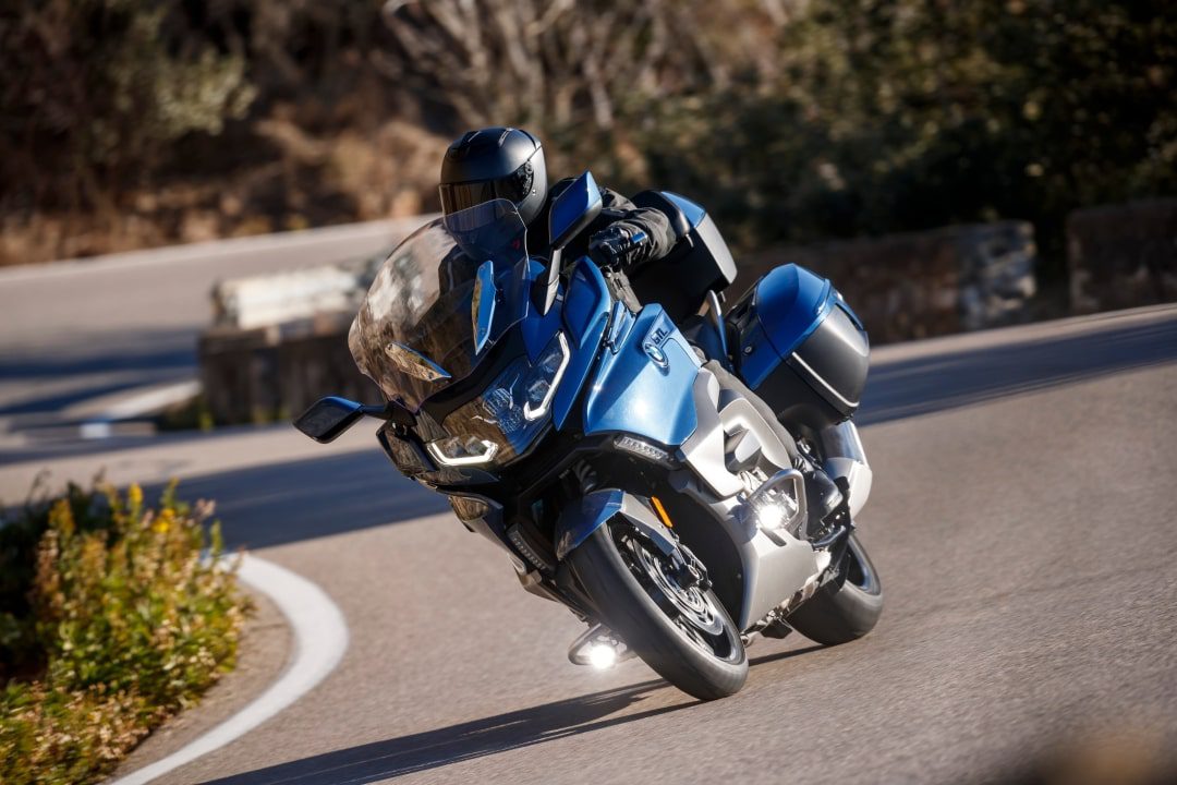 bmw-k1600gt-curva-media-66acb2ea9e5c8 BMW K 1600 GTL a fazer uma curva