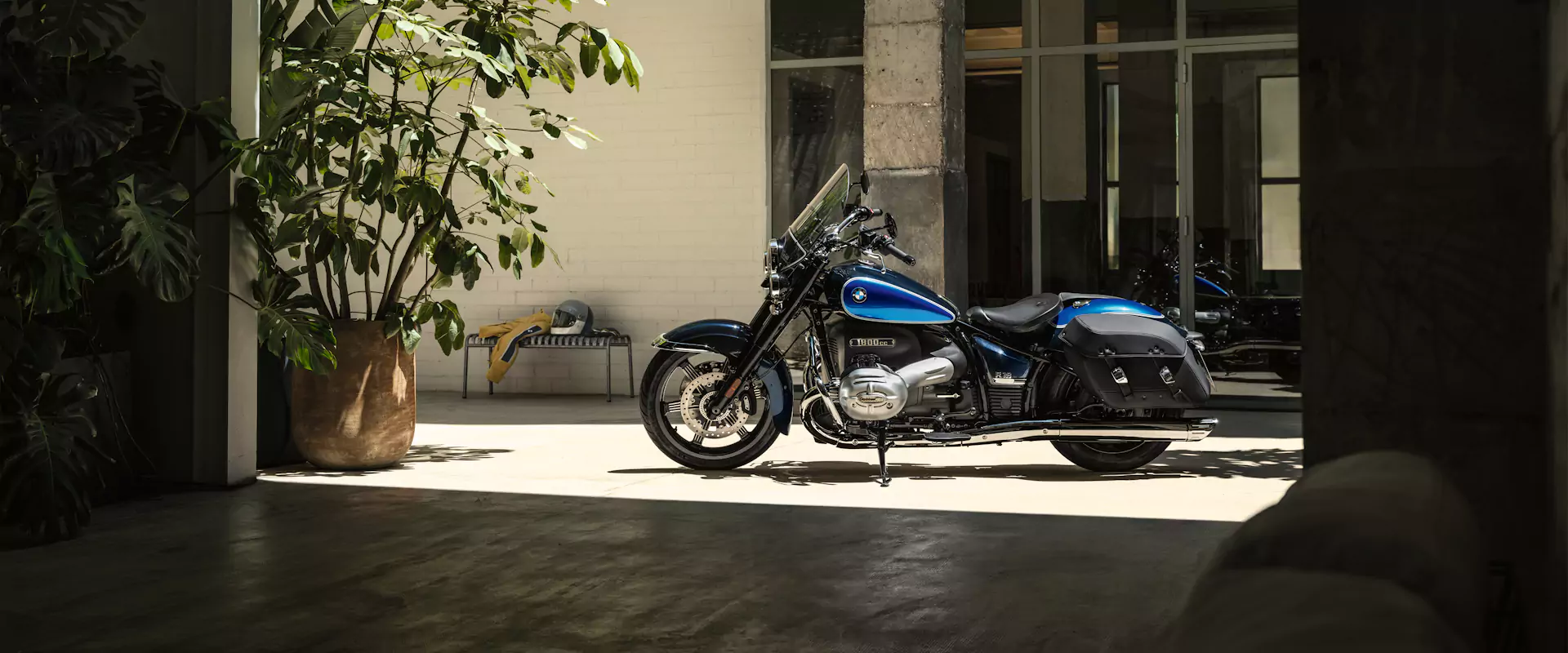 BMW R 18 Classic 2025 em azul metalizado