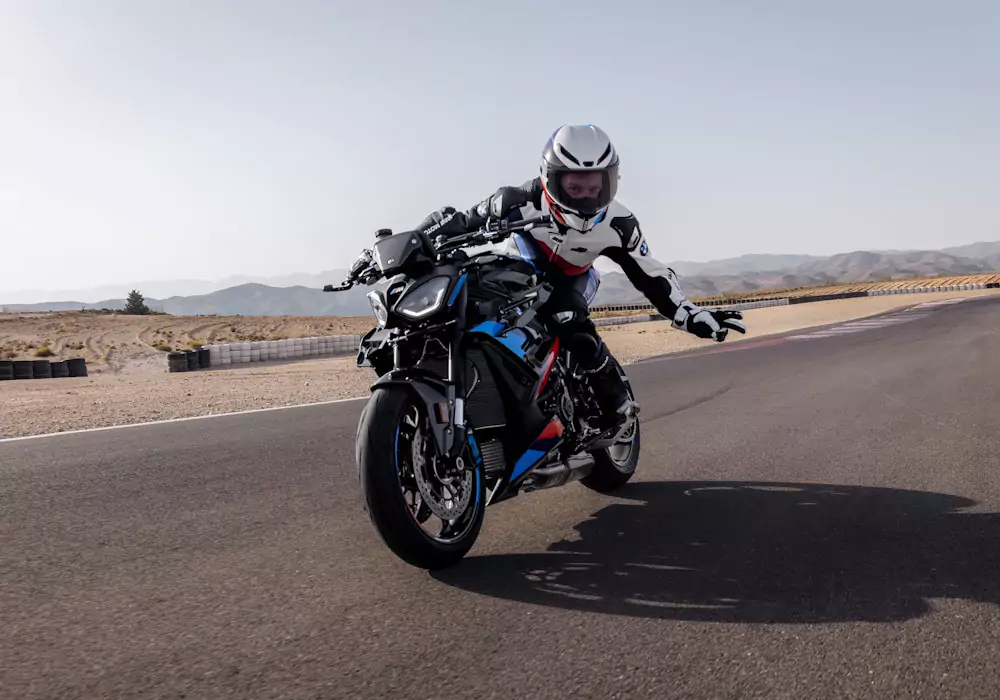 moto-bmw-m-1000-r-equipamento Moto BMW M 1000 R equipamento