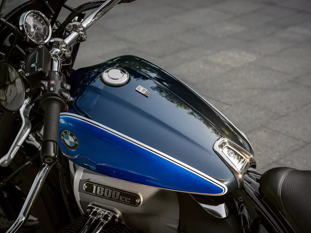 velocimetro-r18-classic velocímetro da R18 Classic em azul metalizado