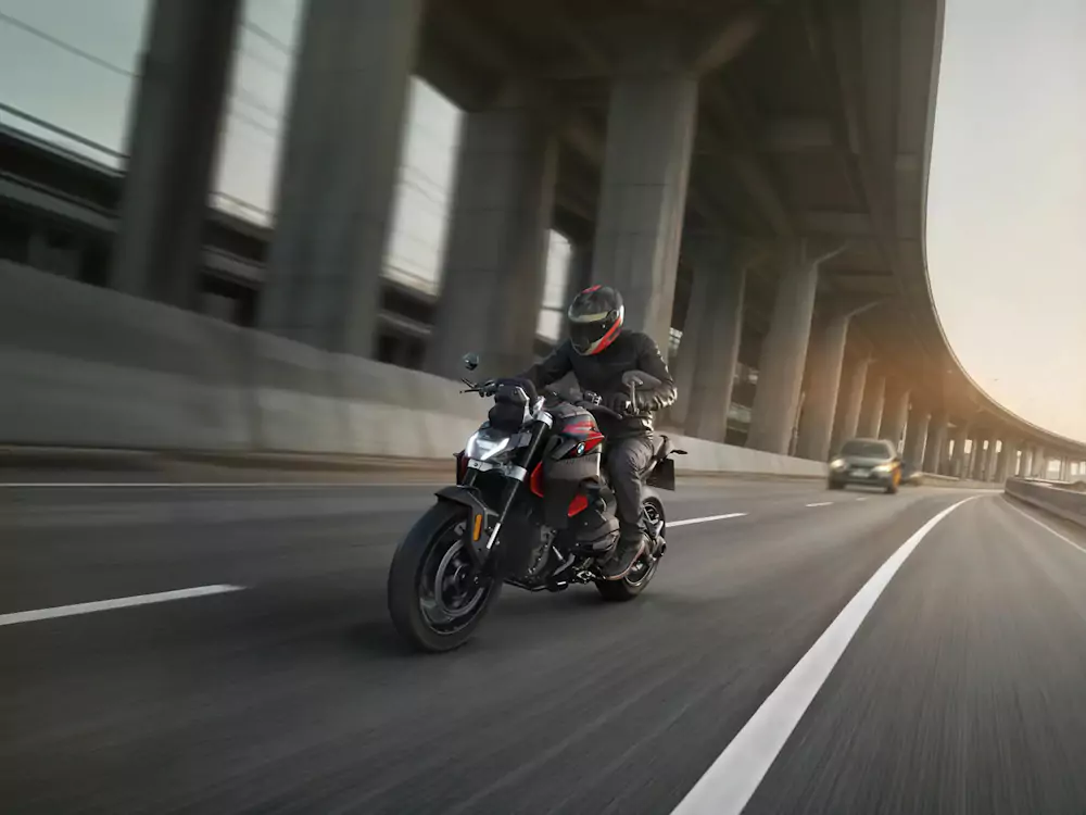 nova-r-1300-r nova R 1300 R na estrada