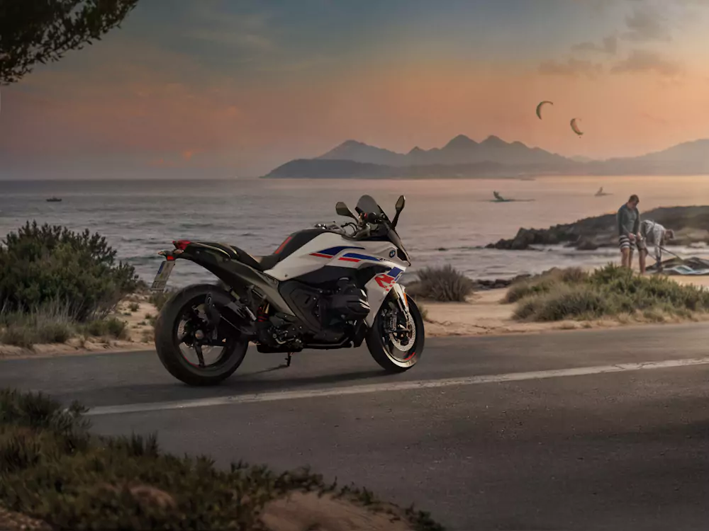 r-1300-rs-2025 BMW R 1300 RS estacionada