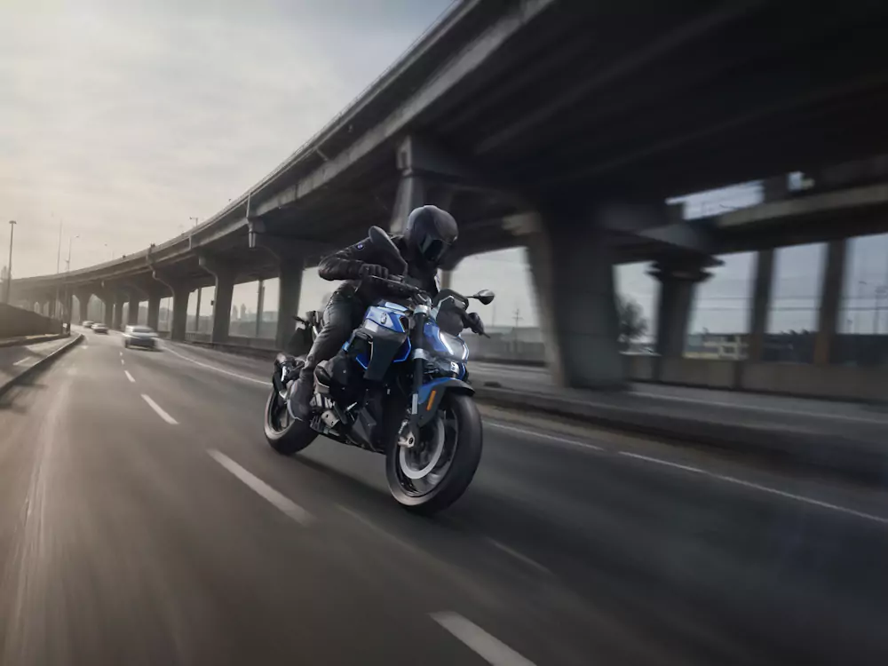 r1300r nova R 1300 R na estrada