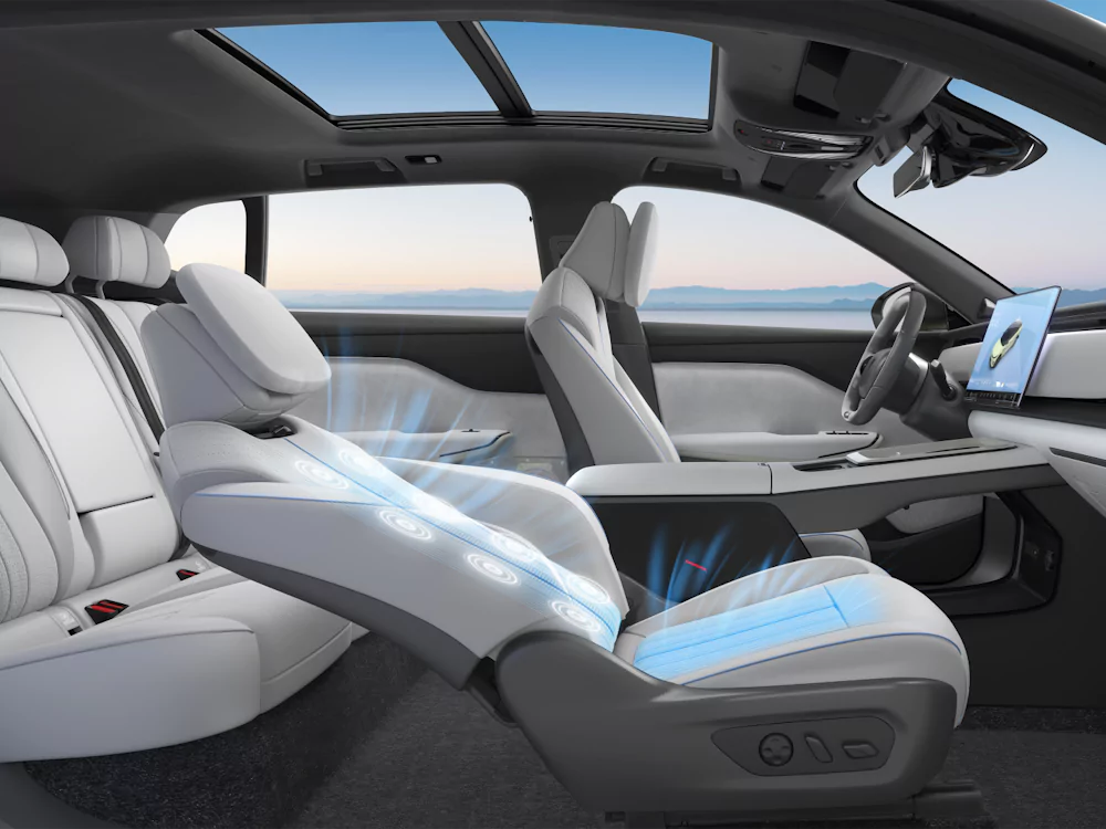 interior-voyah-courage interior SUV Voyah com bancos aquecidos, teto panorâmico e ecrã digital central