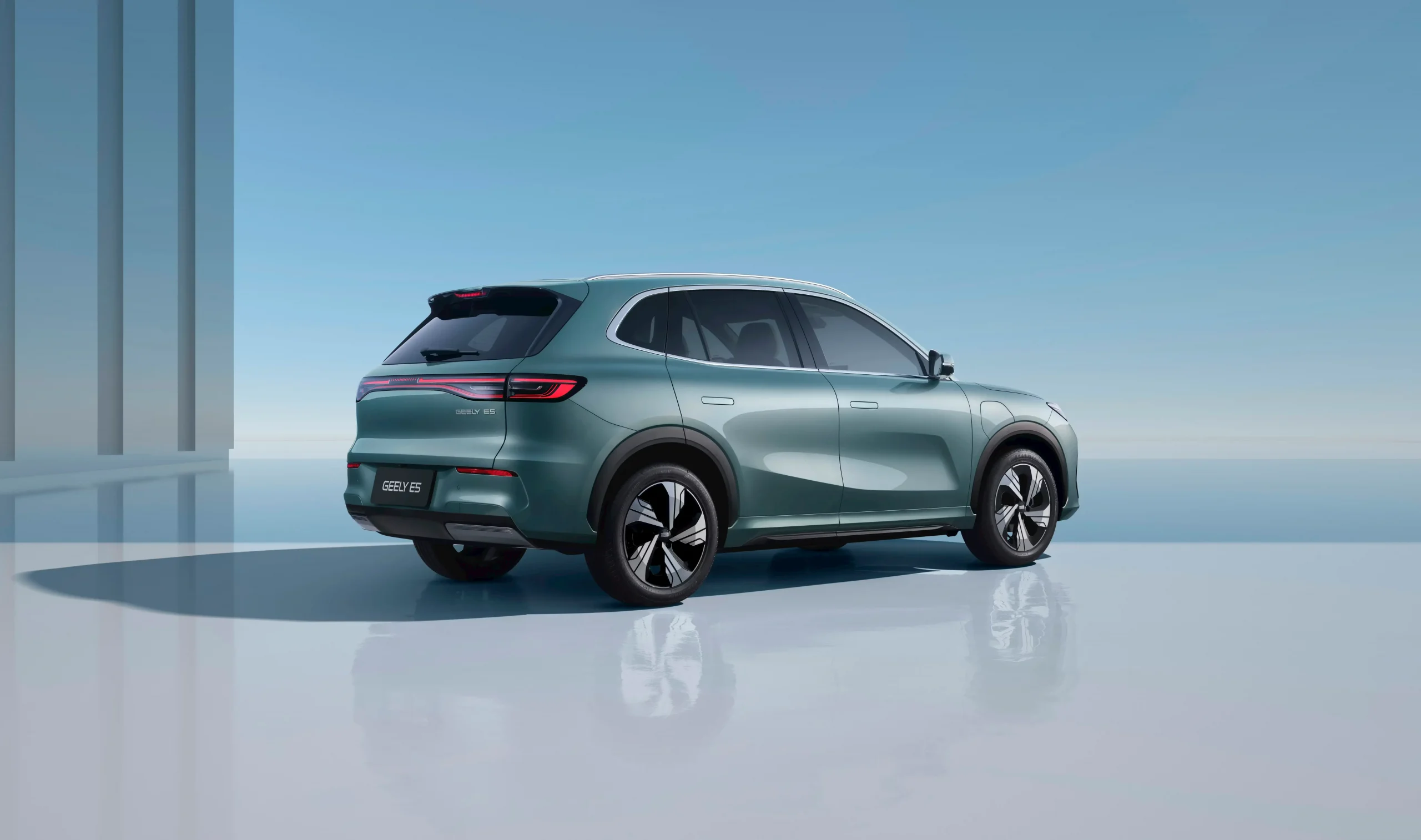 Vista traseira do Geely E5