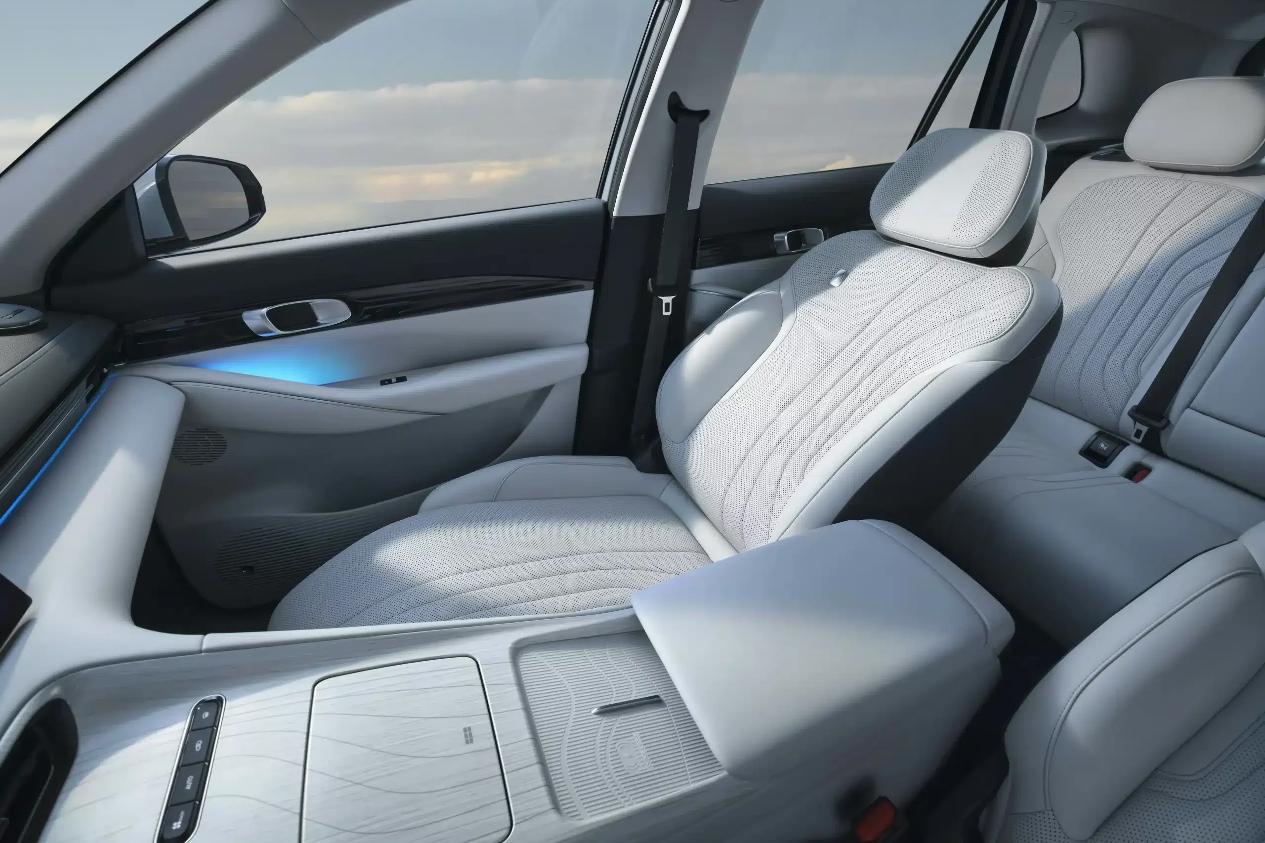 Vista interior dos bancos do Geely E5