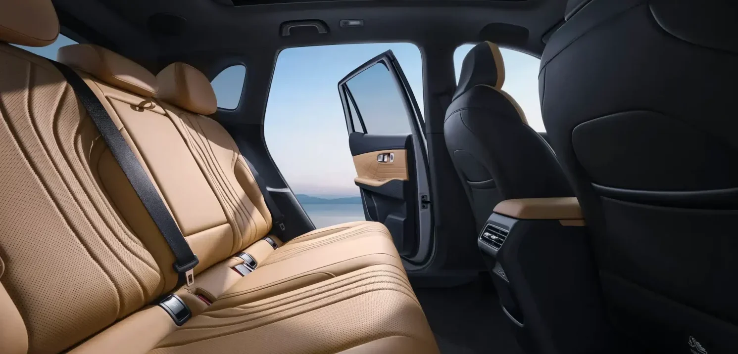 Vista interior da parte de trás do Geely Starray EM-i