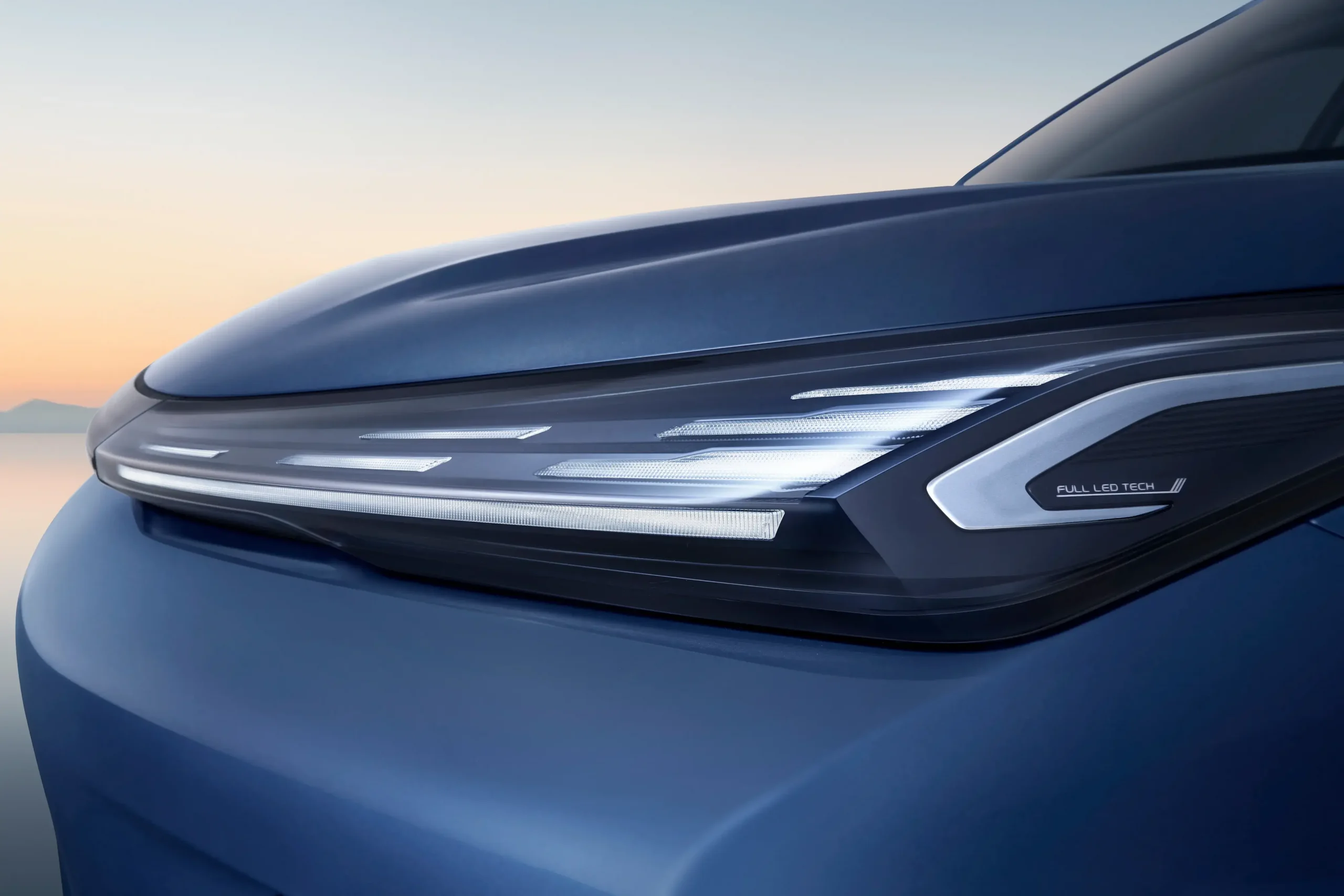 Vista aproximada das luzes frontais do Geely Starray EM-i