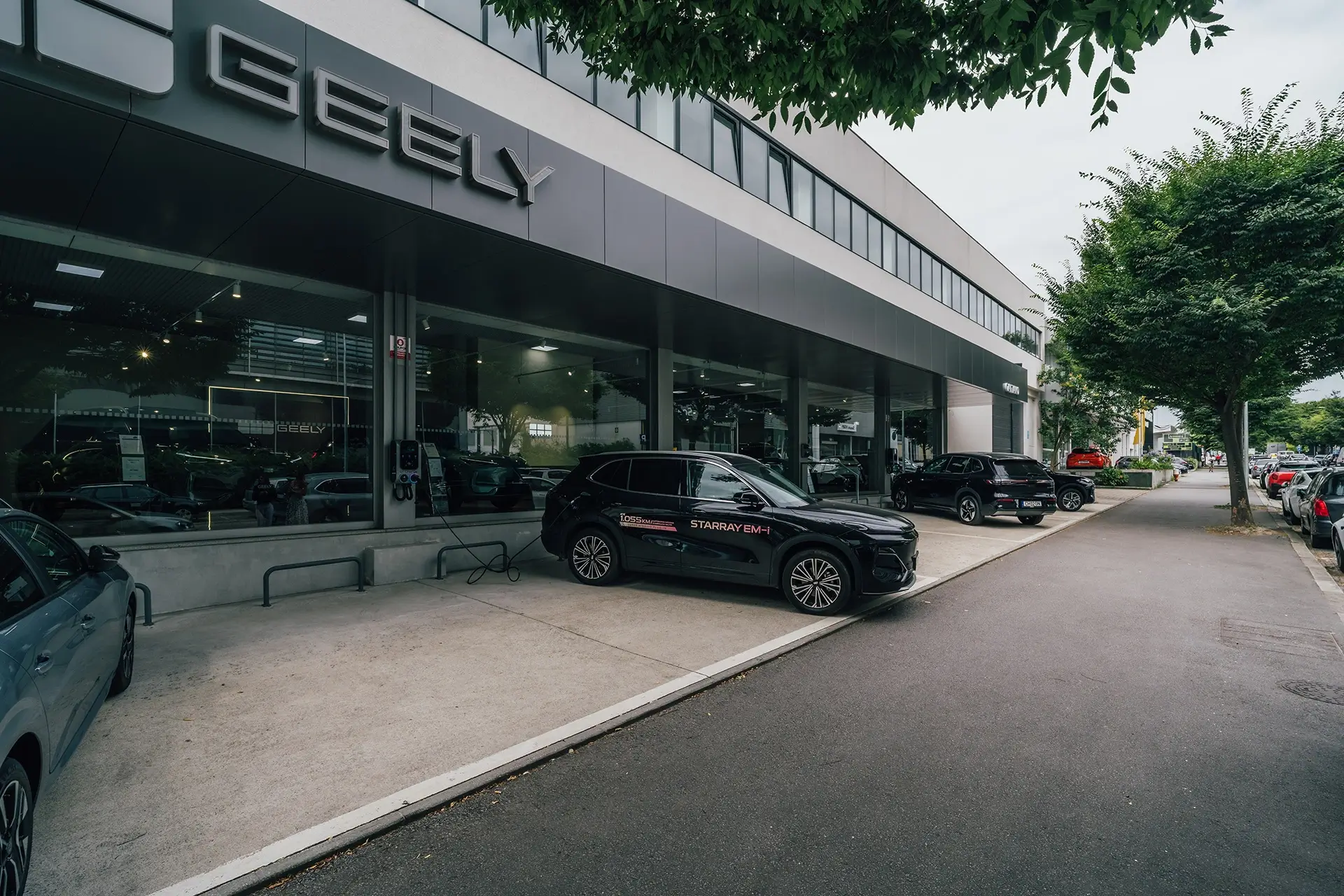 Caetano Geely fachada de concessionário no Porto
