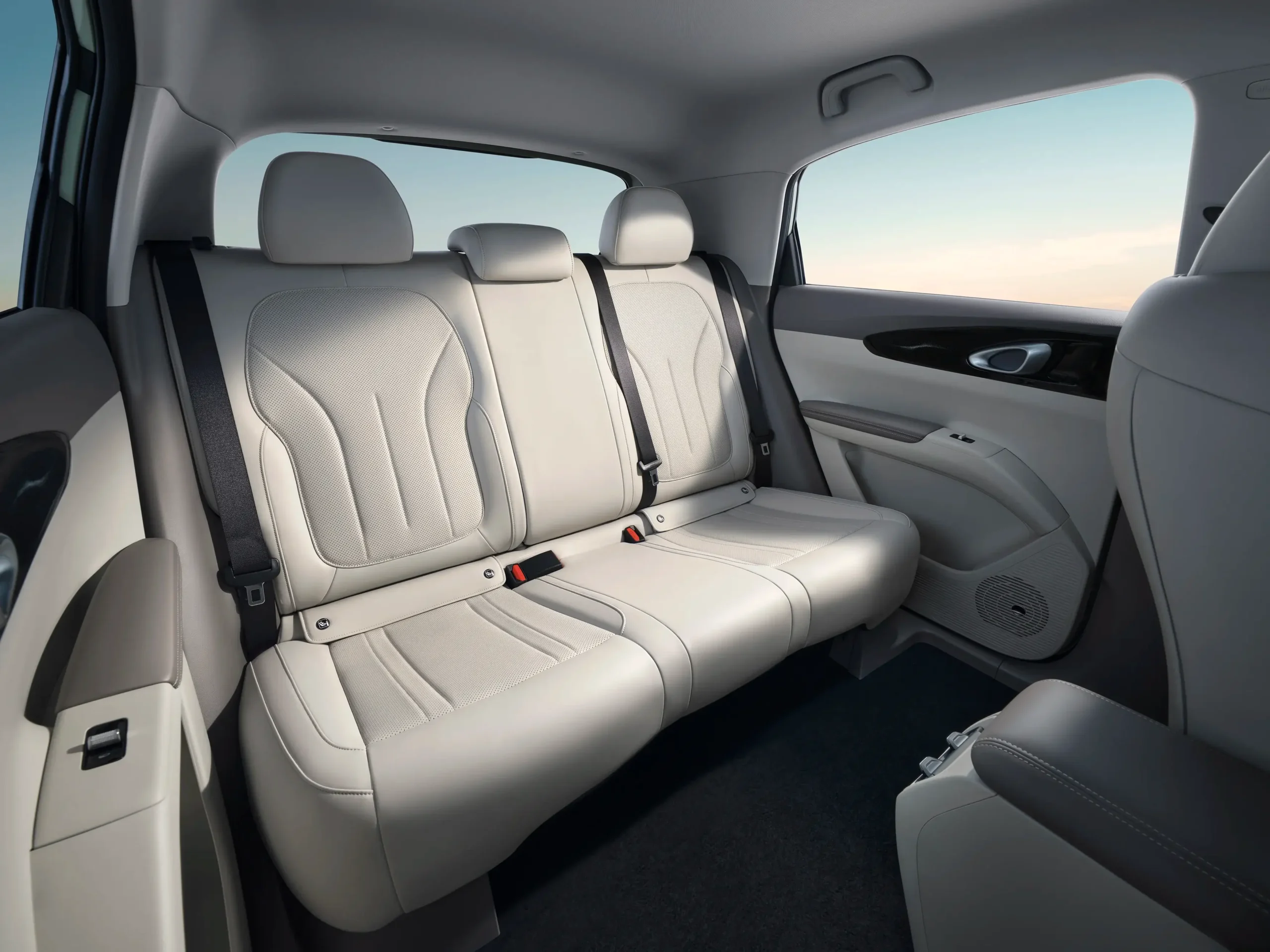 Vista interior bancos Geely E2